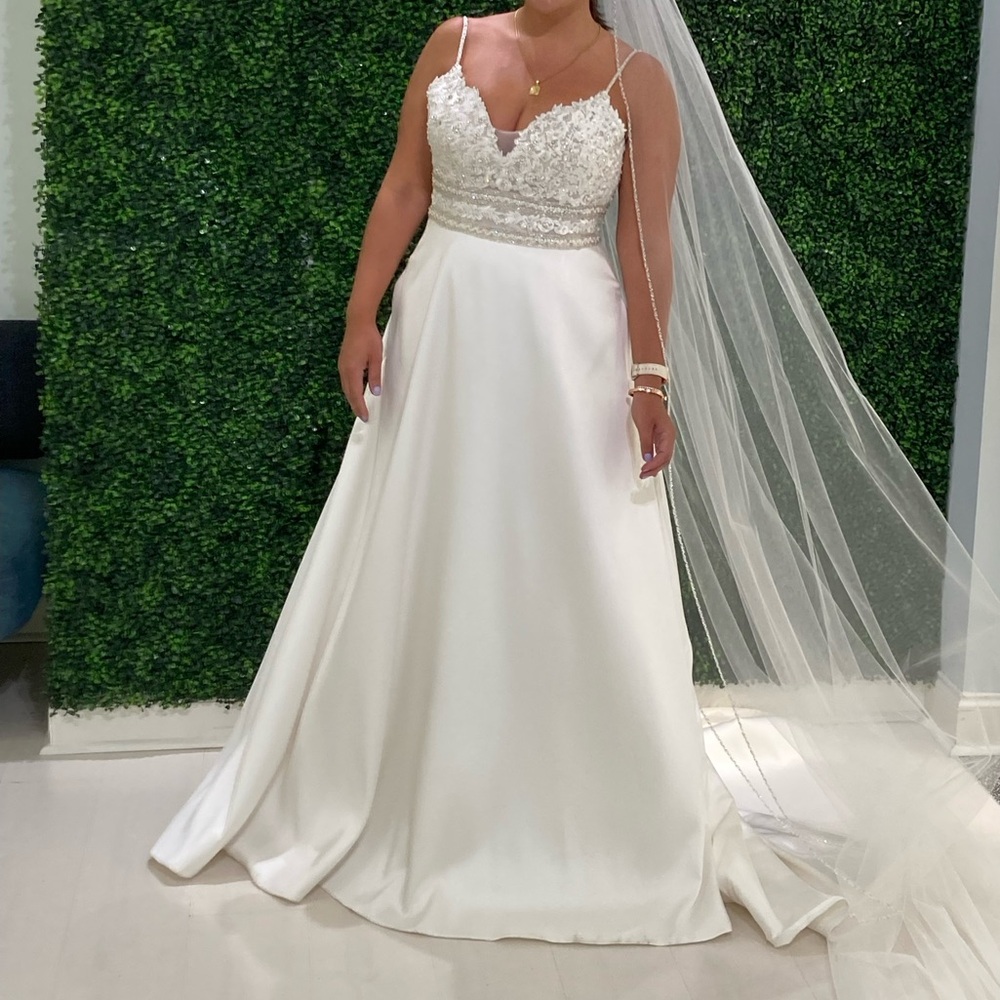 Wedding dress size 10 - perfect condition